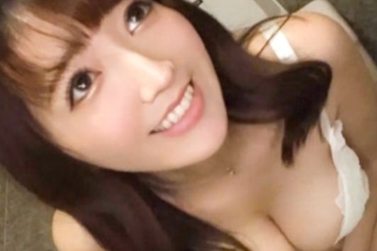 【巨乳美女をオナホ調教】男たちの欲望のままに、美巨乳を揉みしだき、オナホのようにピストン！ 完全服従のハードプレイ！