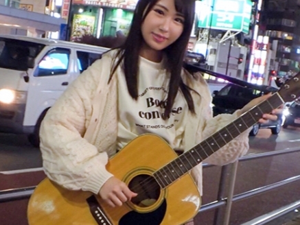【美尻素人ムスメの夢はミュージシャン】『ナンパされちゃった…』音楽の夢を追う美尻女子がエッチな誘惑に負けてハメ撮り体験！白濁ザーメンを顔にぶっかけられ、恥じらう姿が超エロい！！