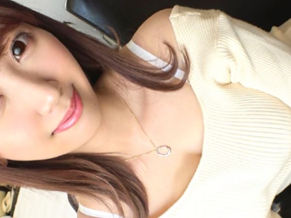 【ヤリマン美乳お姉さん】清楚な見た目と裏腹に、マンコにガチピストン連打!美乳揺らして感じまくるエロさ全開のセックス!!