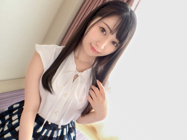 【華奢な美少女の初々しいセックス】『気持ちいい…』無毛のウブなオマンコにチンコを挿入!カラダを重ね合い、敏感なカラダを震わせながら感じる濃厚なセックス!♡