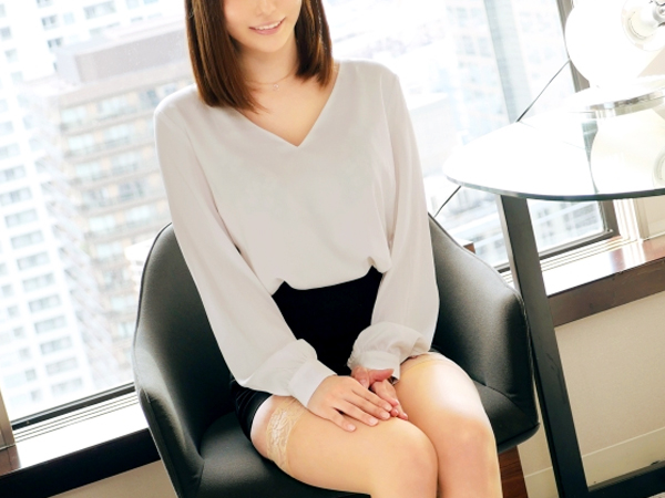 【婚活コンサルタントの裏の顔】美人すぎる婚活のプロがAVデビュー！？お客様との禁断セックスで鍛えた淫乱マ●コを男優のデカチンで激しく突かれまくり、本気で感じちゃう！！