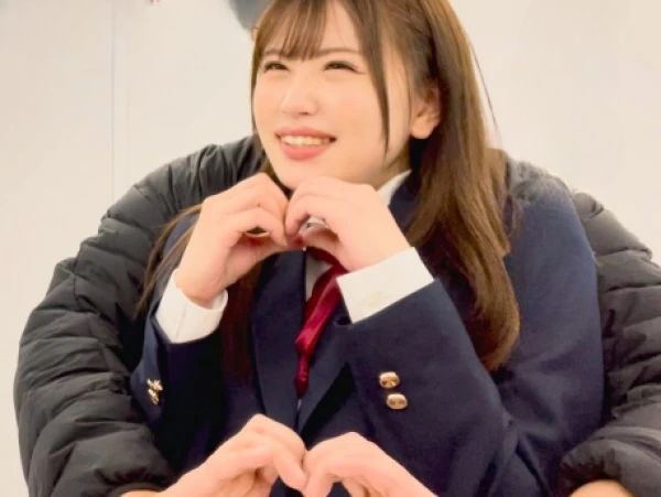 【制服美少女と禁断のデート】『ダメ…でも気持ちいい…』無垢な笑顔のJKがホテルで大胆に変身！桃色のおまんこを濡らし、オジさんとの背徳セックスに夢中♡
