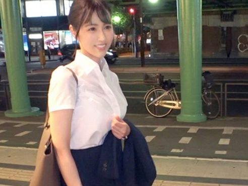 【パンスト美脚OL】ホテルで淫乱に変身！仕事終わりの美人お姉さんが、パンスト破いてお尻丸出しで誘惑♥ 脚線美とエロ尻に興奮MAX！おマンコを激しくガン突きされ、喘ぎまくる姿は必見！！