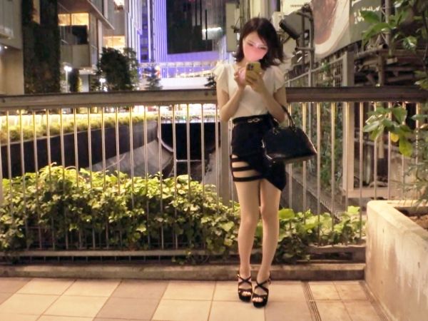 【素人】色白スレンダーな美容部員お姉さんが膣奥ガン突きでガチイキ連続絶頂！ピストンされながらクリオナする貪欲SEX