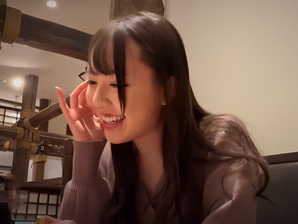 【ちっぱい美少女と変態デート】『ダメ…でも気持ちいい…』手首拘束で興奮MAX！正常位＆バックで激ピストンされ、敏感ボディがチンポに堕ちる瞬間を激撮♡