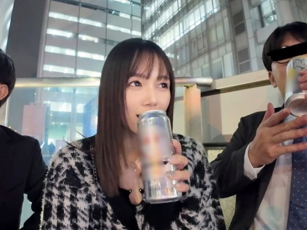 【美巨乳美女の逆ナン大作戦】『私にチ○ポちょうだい♡』街で見つけた素人男性を逆ナンパ！3Pで美巨乳揺らして精子搾り取るエロ過ぎセックス！
