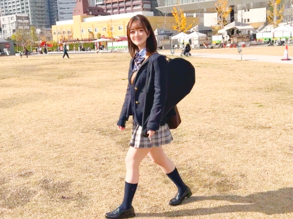 【制服娘の秘密のプレイ】『気持ち良すぎる…』激カワ女子高生のむっちり色白ボディを激しく責めまくり！制服姿で膣奥まで激しく突かれ、淫らなアクメ顔を晒しちゃう！！♡