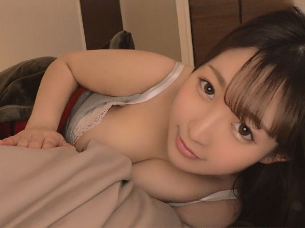 【夜這い痴女】『ねぇ、寝てる場合じゃないよ♡』巨乳でセクシーな彼女が隣で寝てる彼氏を夜這い！悶々とした夜に優しくエロくヌイてくれる夢のようなシチュエーション！！