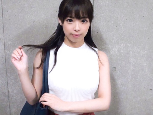 【JDの淫乱覚醒】激カワ女子大生が3Pで本能解放！恥じらいから一転、両手にチ●ポを握りしめ、メス顔で乱れまくる！！