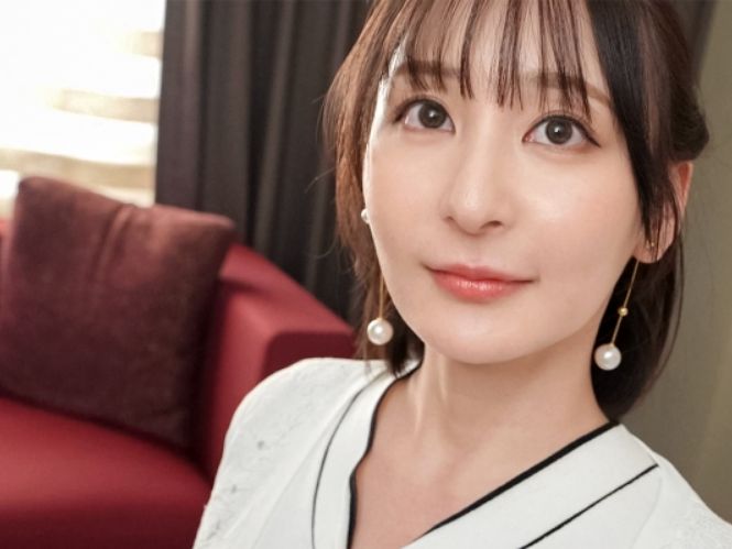 【美熟女のエロすぎる本性】真面目そうな三十路妻が実は超変態！夫を愛しつつもチ○ポに夢中♥見た目とのギャップがヤバすぎる！