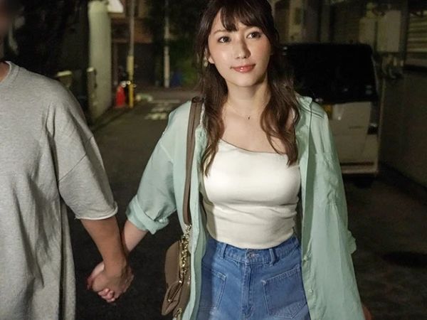 【地元福岡で幼馴染と念願のSEX】久々の帰省で再会したパイパン美少女と主観ハメ撮り！「気持ちよか…？♥」と甘い博多弁で囁かれながら、フェラや生ハメでトロけるほど感じちゃう！！